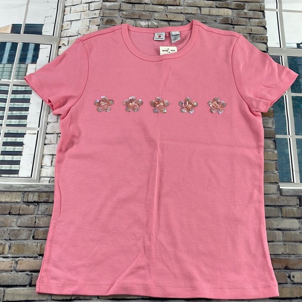 NWT Women’s Real Clothes Pink Flower Details Short Sleeve T Shirt (M) GE14